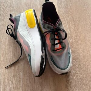 Nike Sneakers with Yellow and Gray Highlights